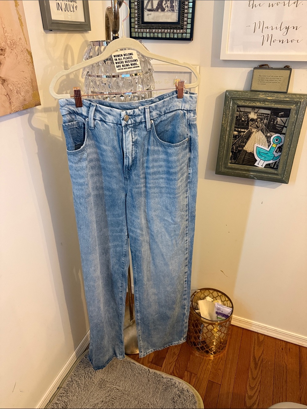 Good American wide leg jeans. Size 2/26